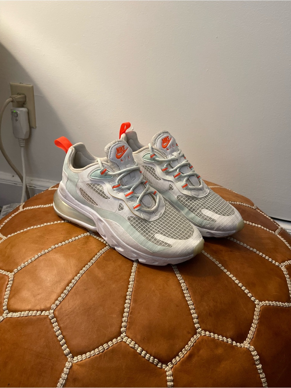 Nike Air Max 270 React SE Size 6 Low Top Lace Up Hyper Crimson CJ0620-100